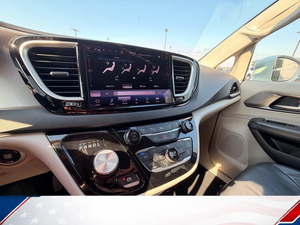 Used 2022 Chrysler Pacifica Touring-L w/ Uconnect Theater Family Group FWD image 10