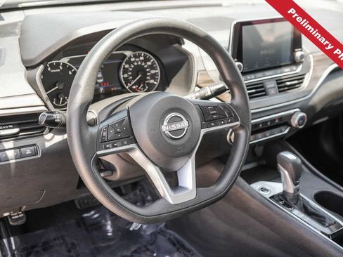 Used 2025 Nissan Altima 2.5 SV FWD image 15