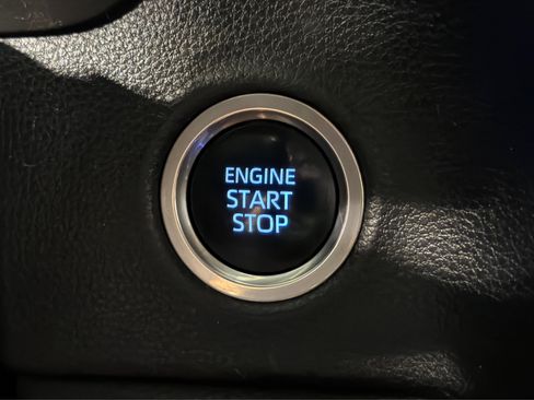 Used 2022 Toyota Tundra SR5 AWD/4WD image 30