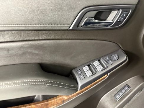 Used 2020 Chevrolet Suburban LT AWD/4WD image 25