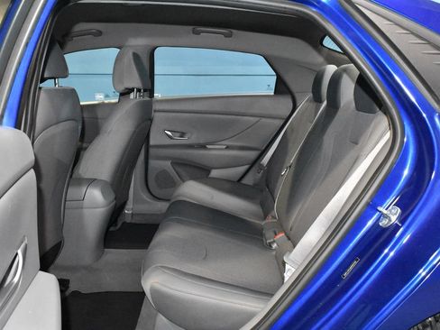 Used 2021 Hyundai Elantra SE FWD image 19