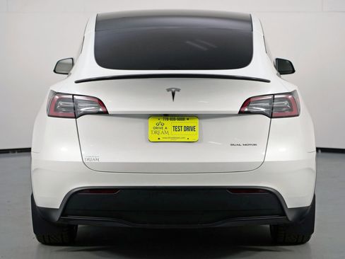 Used 2024 Tesla Model Y Long Range image 51