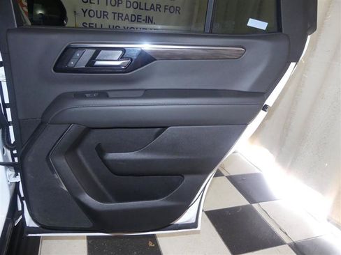 Used 2025 Chevrolet Tahoe LT AWD/4WD image 32