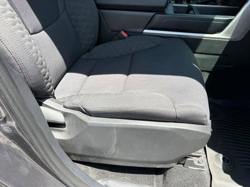 Used 2022 Toyota Tundra SR5 w/ SR5 Convenience Package AWD/4WD image 7
