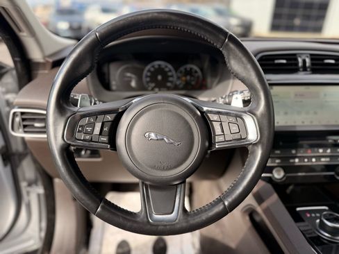 Used 2018 Jaguar F-PACE Prestige image 18