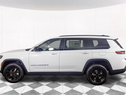 New 2025 Jeep Grand Cherokee L Altitude image 11