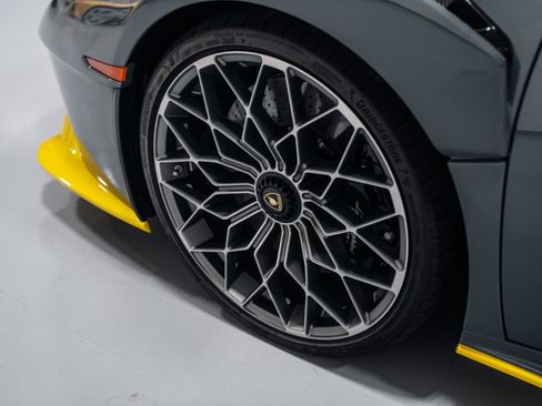 Used 2023 Lamborghini Huracan STO image 33