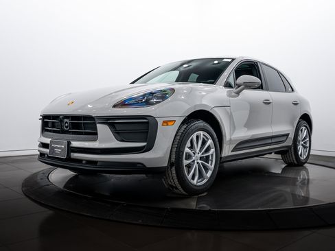Certified 2026 Porsche Macan image 1