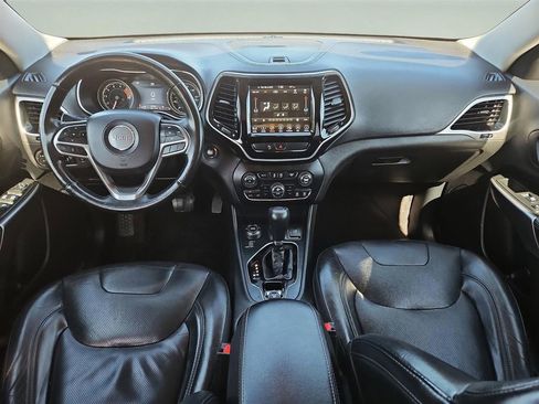 Used 2019 Jeep Cherokee Limited image 2