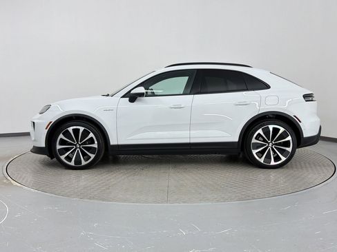 New 2026 Porsche Macan 4 Electric image 2