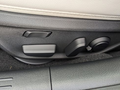 Used 2024 Genesis G70 3.3T Advanced image 17