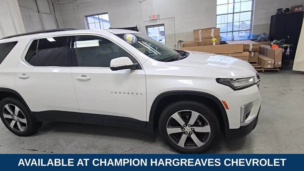 Certified 2023 Chevrolet Traverse LT w/ LT Premium Package AWD/4WD image 2