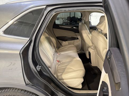 Used 2018 Lincoln MKC Premiere image 12