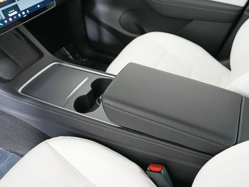 Used 2022 Tesla Model Y Performance image 26