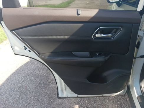 Used 2021 Nissan Rogue Platinum FWD image 14