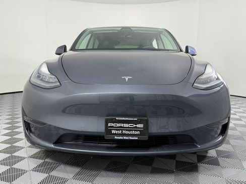 Used 2021 Tesla Model Y Standard Range image 6