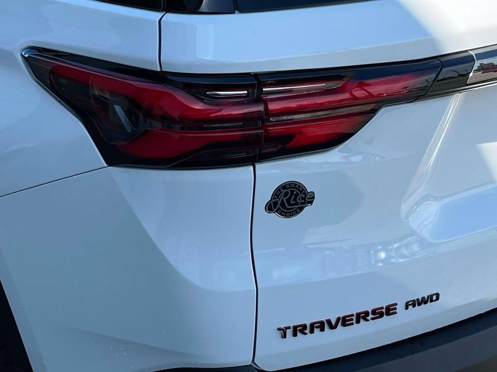 Used 2023 Chevrolet Traverse RS w/ LPO, Floor Liner Package AWD/4WD image 10