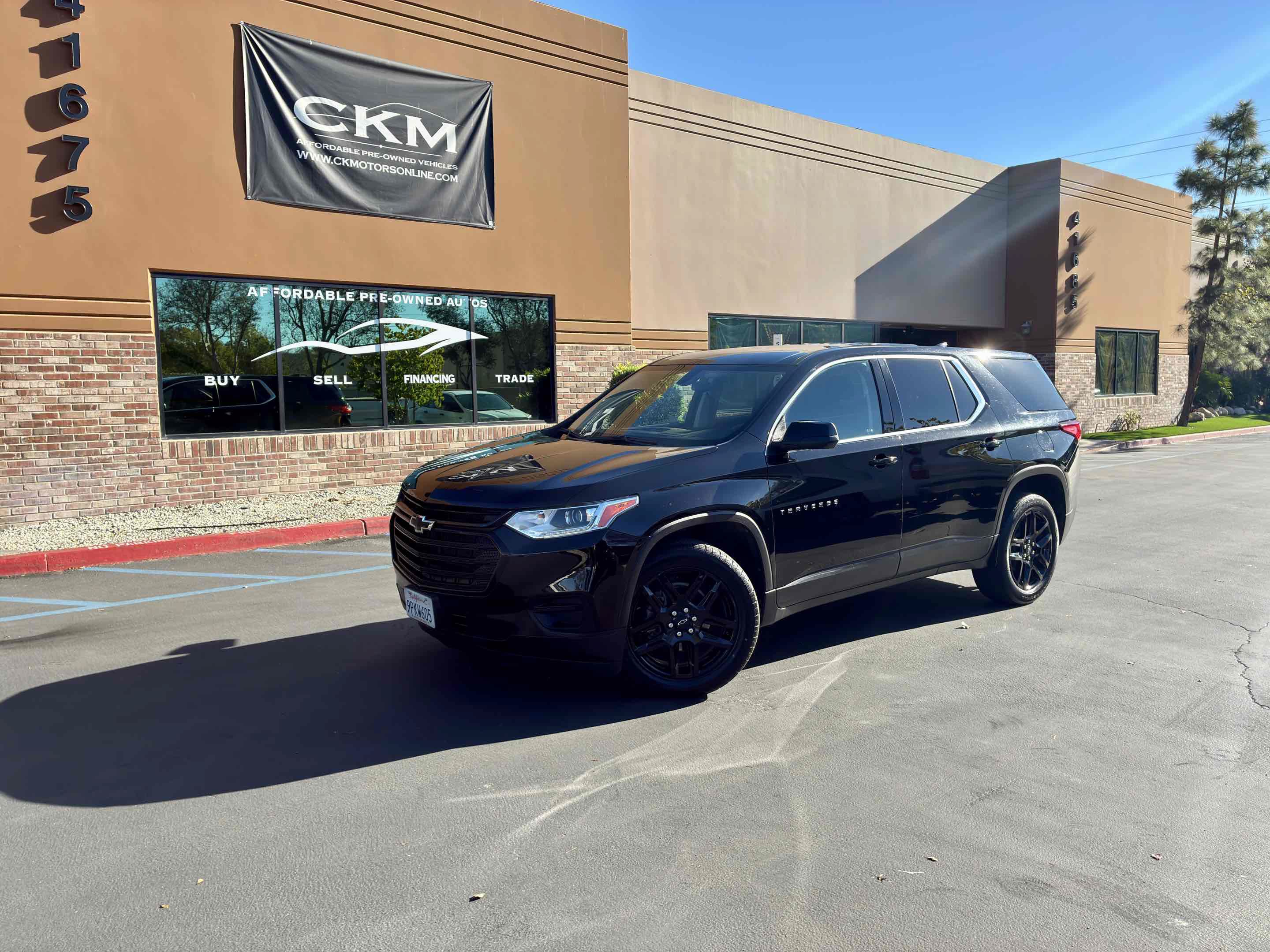 Used 2021 Chevrolet Traverse LS w/ LPO, Black Accent Package FWD image 2