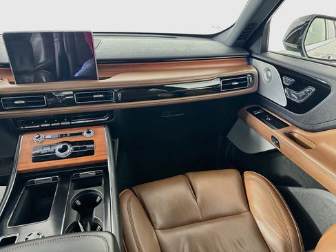 Used 2020 Lincoln Aviator Reserve w/ Equipment Group 202A AWD/4WD image 24