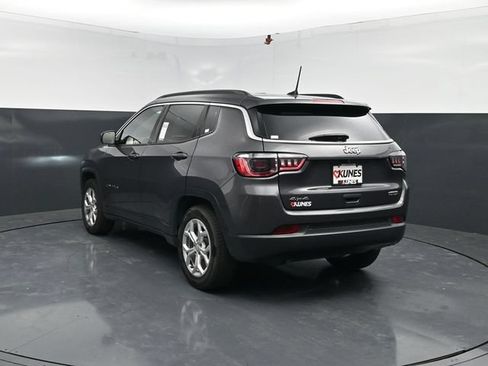 Used 2024 Jeep Compass Latitude AWD/4WD image 6