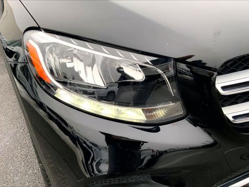 Used 2019 Mercedes-Benz GLC 300 4MATIC image 27