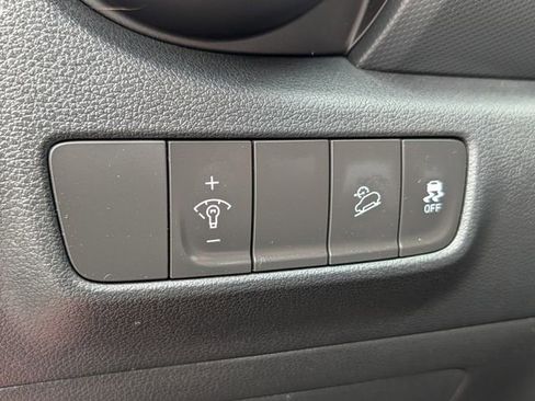 Used 2023 Hyundai Kona SE image 16