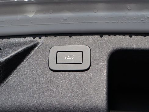 New 2025 Land Rover Discovery Sport S image 18