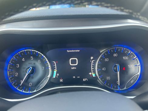 New 2025 Chrysler Pacifica Select w/ Uconnect Theater Family Group image 29