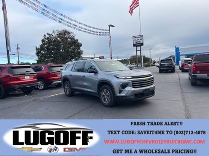 Used 2025 Chevrolet Traverse LT w/ Driver Confidence Package