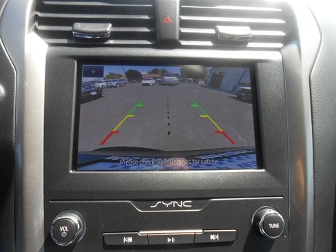 Used 2019 Ford Fusion SE AWD/4WD image 10