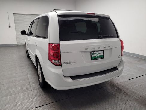 Used 2016 Dodge Grand Caravan SXT image 6