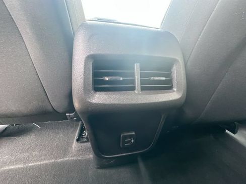 Used 2024 Chevrolet Equinox LT FWD image 24