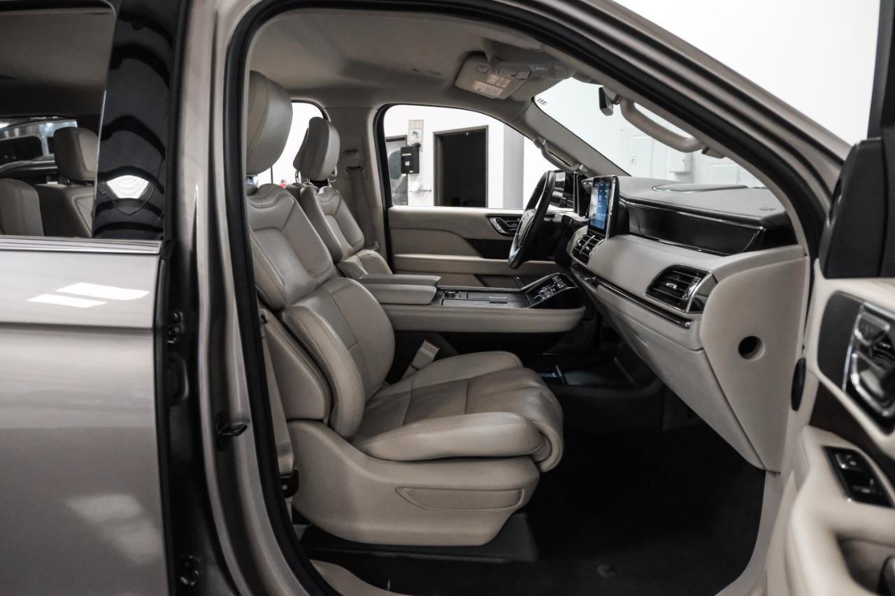Used 2020 Lincoln Navigator 2WD image 31