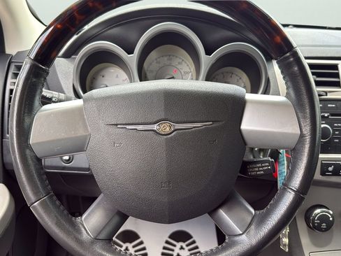 Used 2009 Chrysler Sebring Touring w/ Electronics Convenience Group FWD image 12