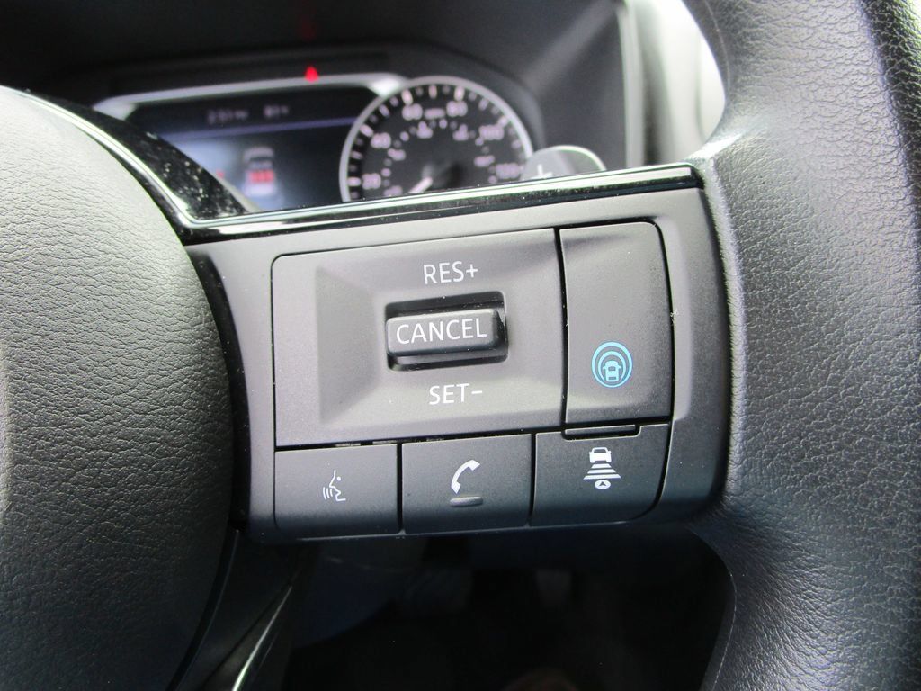 Used 2023 Nissan Rogue SV FWD image 33