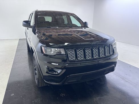 Used 2020 Jeep Grand Cherokee Altitude AWD/4WD image 3
