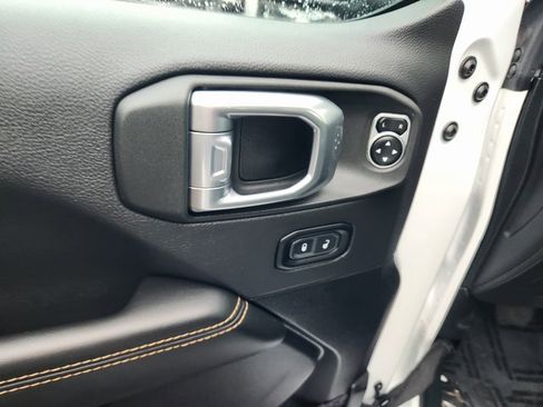 Used 2024 Jeep Wrangler Sahara image 10