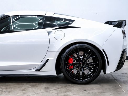 Used 2017 Chevrolet Corvette Z06 image 14