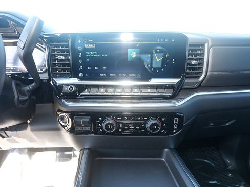 Used 2025 Chevrolet Silverado 2500 LTZ w/ LTZ Premium Package image 16