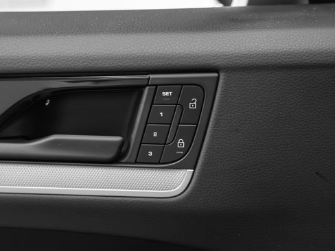 Certified 2024 Porsche Cayenne Coupe AWD/4WD image 26