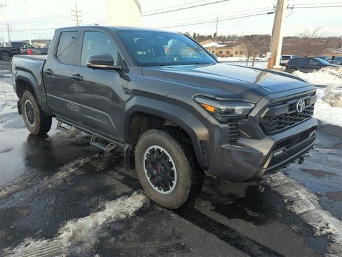 Used 2024 Toyota Tacoma TRD Off-Road w/ TRD Off Road Premium Package image 2