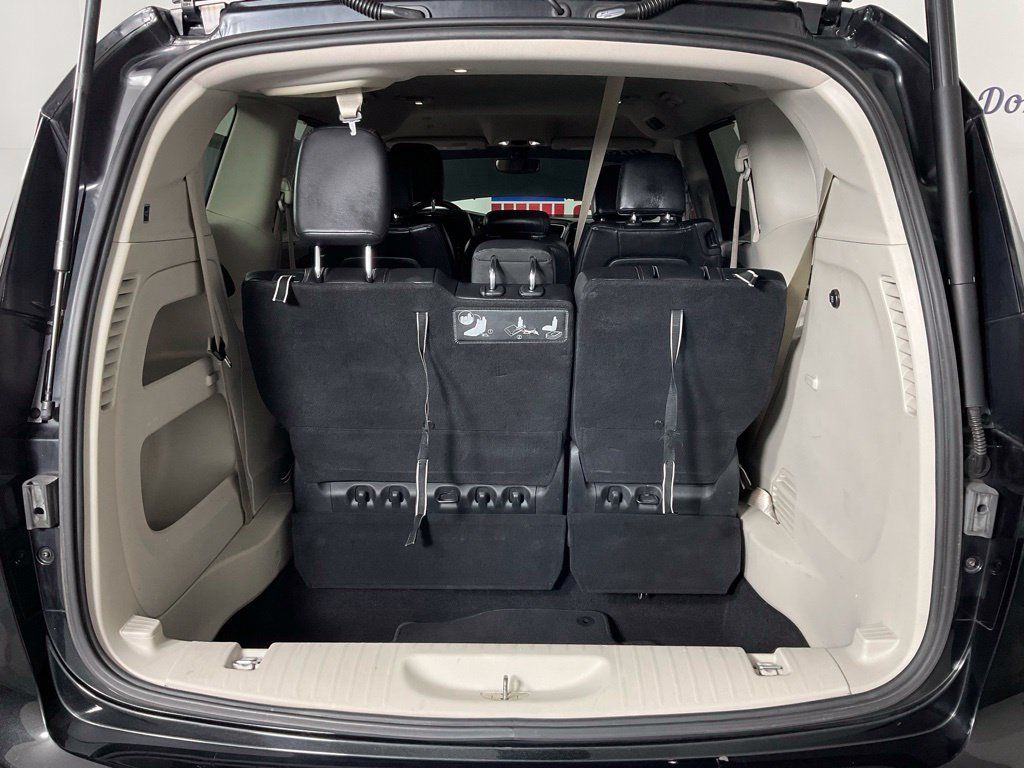 Used 2018 Chrysler Pacifica Touring-L Plus FWD image 11