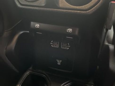 Used 2023 Jeep Wrangler Unlimited Rubicon w/ LED Lighting Group AWD/4WD image 37