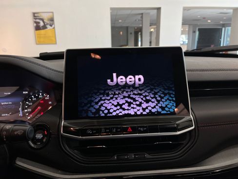 Used 2025 Jeep Compass Trailhawk AWD/4WD image 20