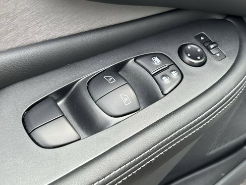 Used 2024 Nissan Murano SV image 18