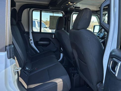 Used 2020 Jeep Gladiator Sport w/ Quick Order Package 24S image 11