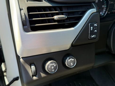 Used 2019 GMC Yukon XL SLT AWD/4WD image 17