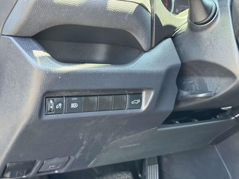 Used 2021 Toyota RAV4 XLE w/ Convenience Package AWD/4WD image 9