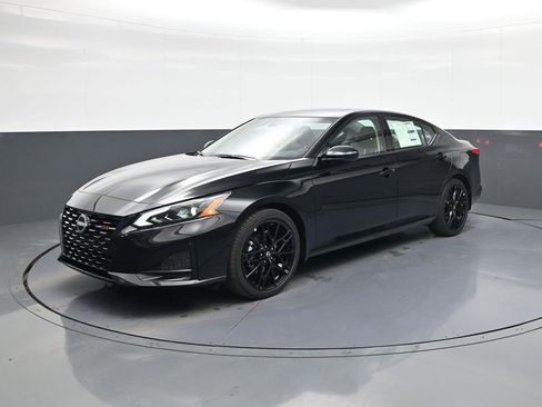 New 2026 Nissan Altima 2.5 SR FWD image 3