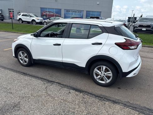 Used 2022 Nissan Kicks S FWD image 8